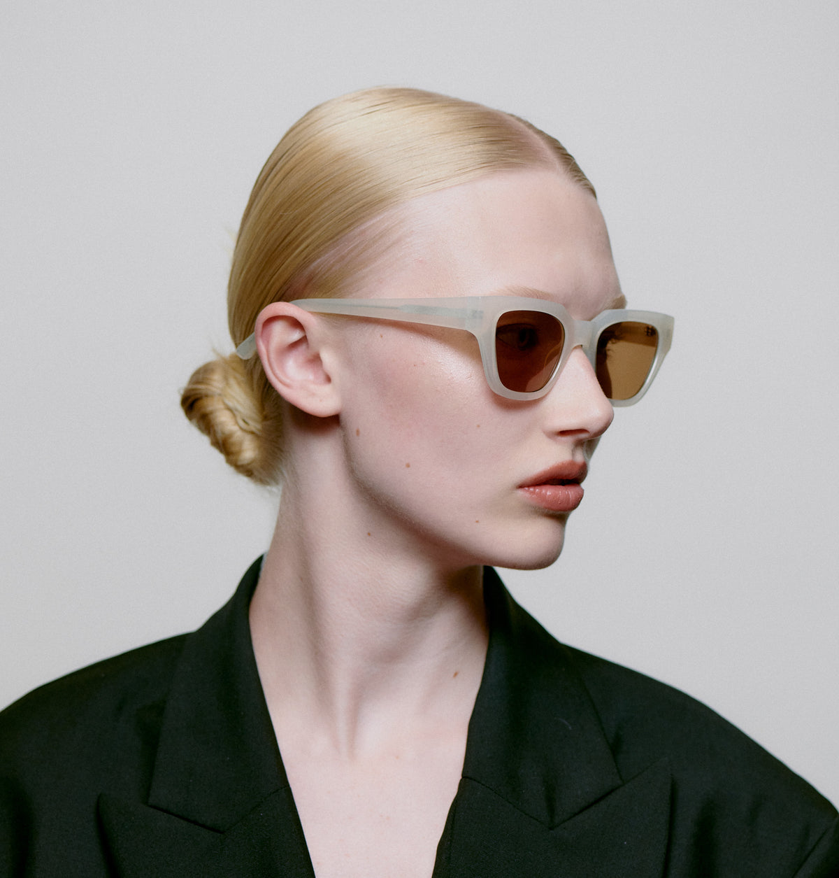 Kaws Sunglasses - Cream Bone — billede 4 af 4