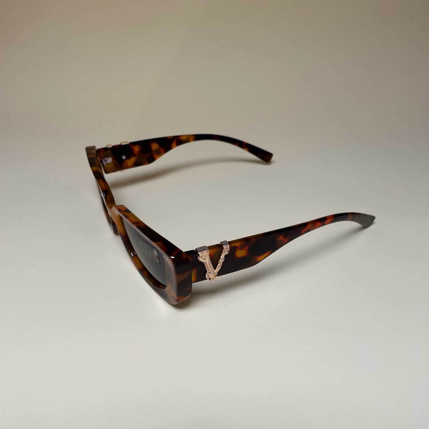Sunglasses no. 83b