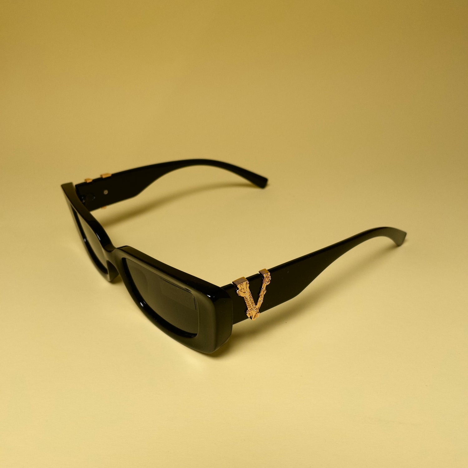 Sunglasses no. 83c