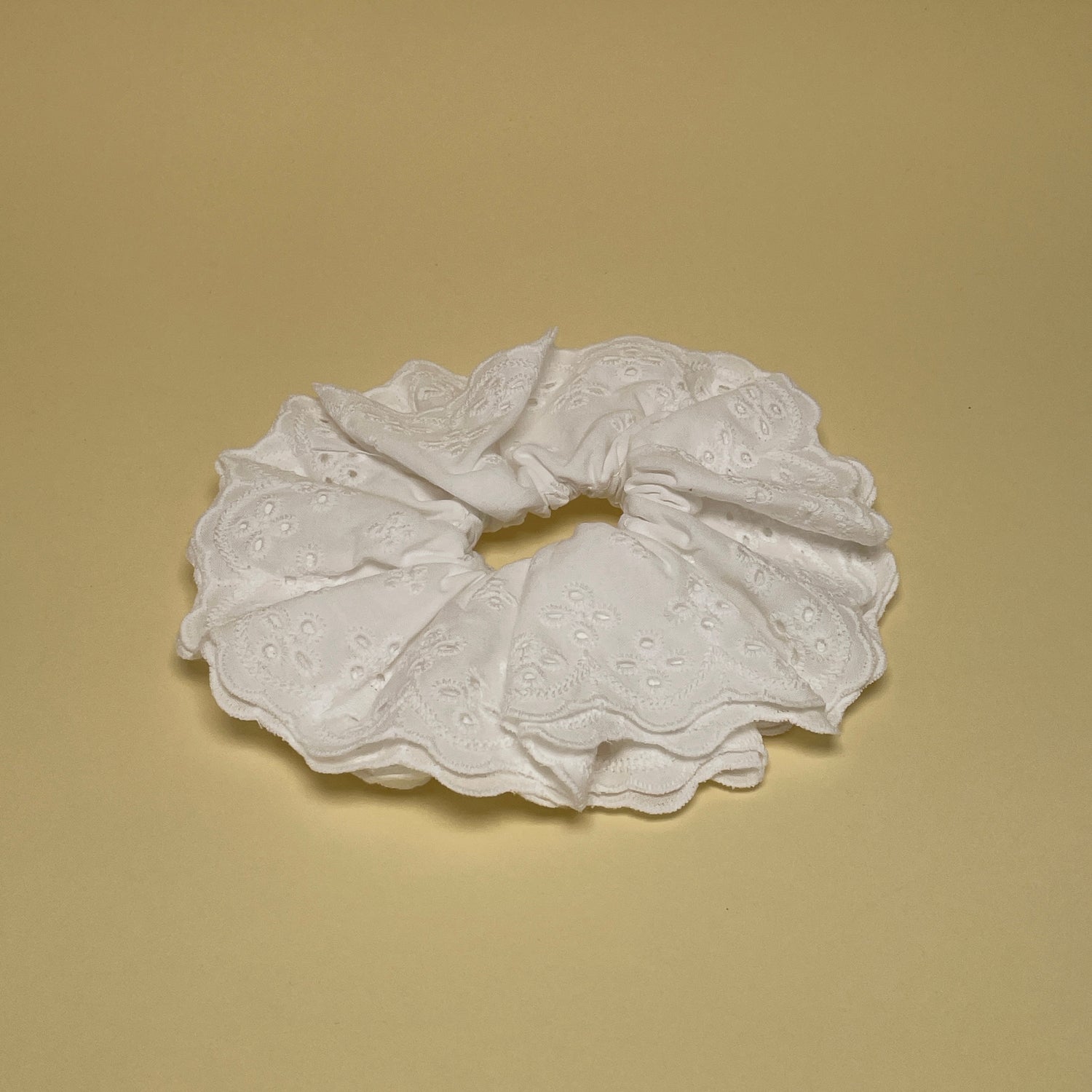 Broderie Anglaise Scrunchie - White