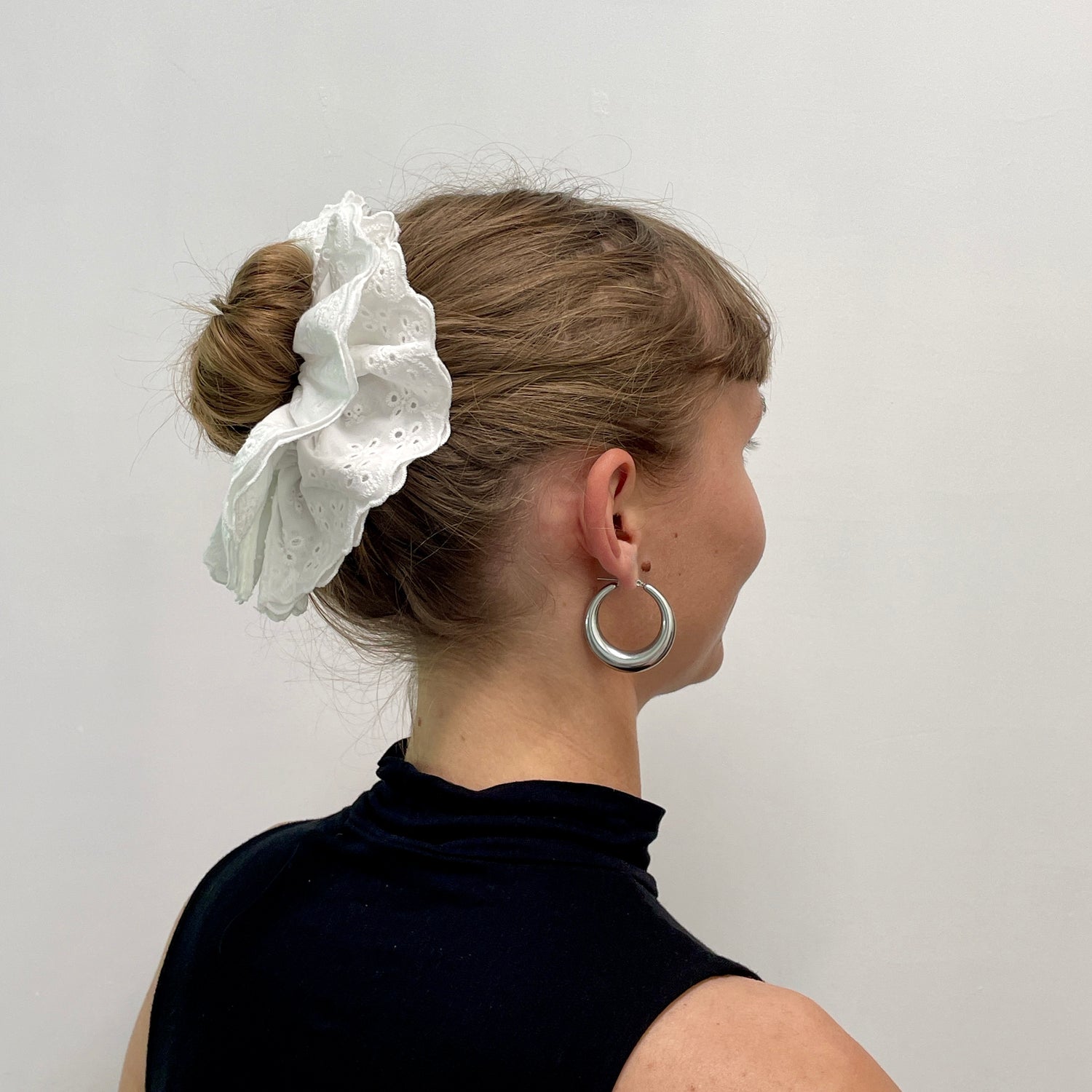 Broderie Anglaise Scrunchie - White