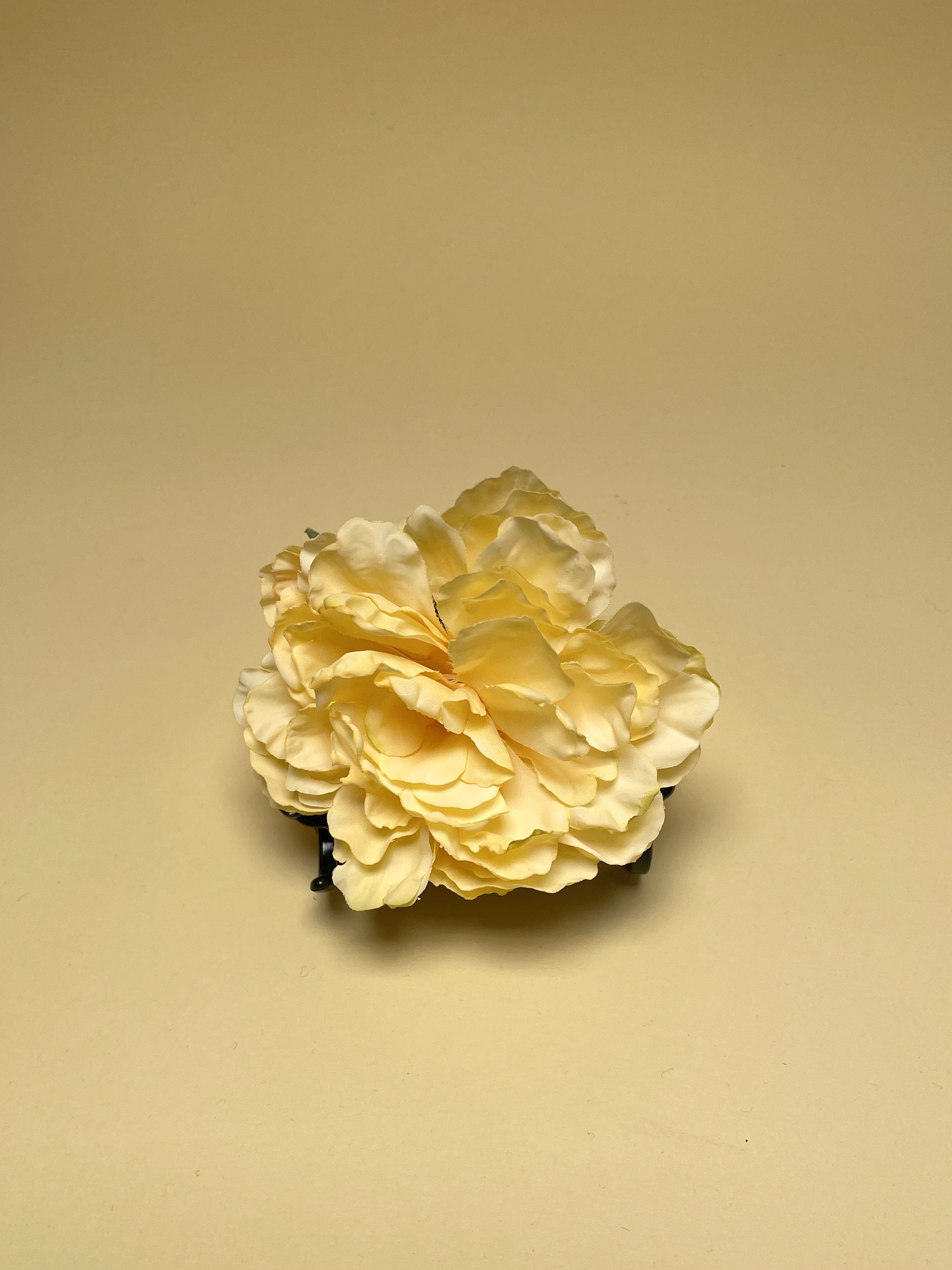 Flower Claw - Yellow