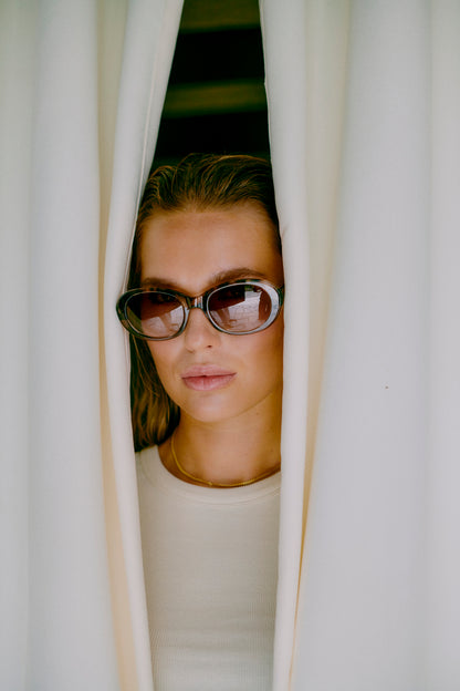 Anma Sunglasses - Coquina / Grey Transparent