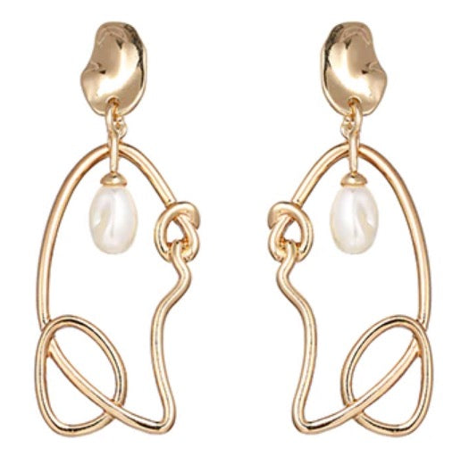 Golden Knot Pearl Earring