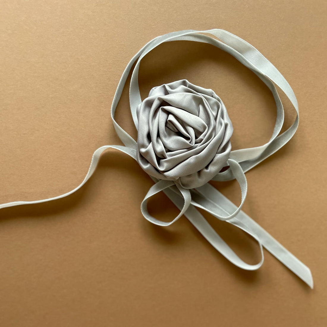 Multiflower - Satin Rosette - 8 cm	- Grey