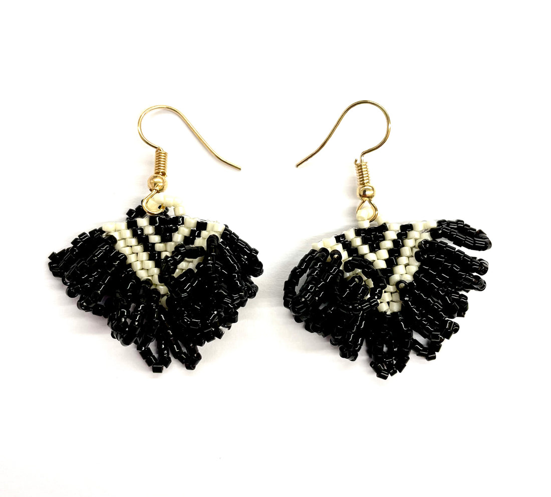 Pearl Ruffle Ear - Black