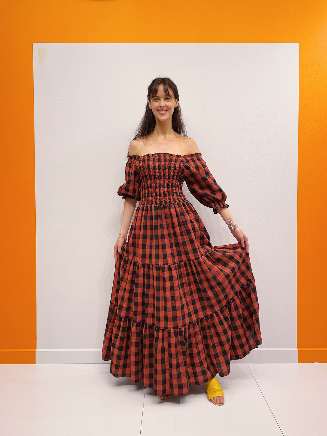 Off Shoulder Smock Dress - Orange/Sort Tern – billede 2