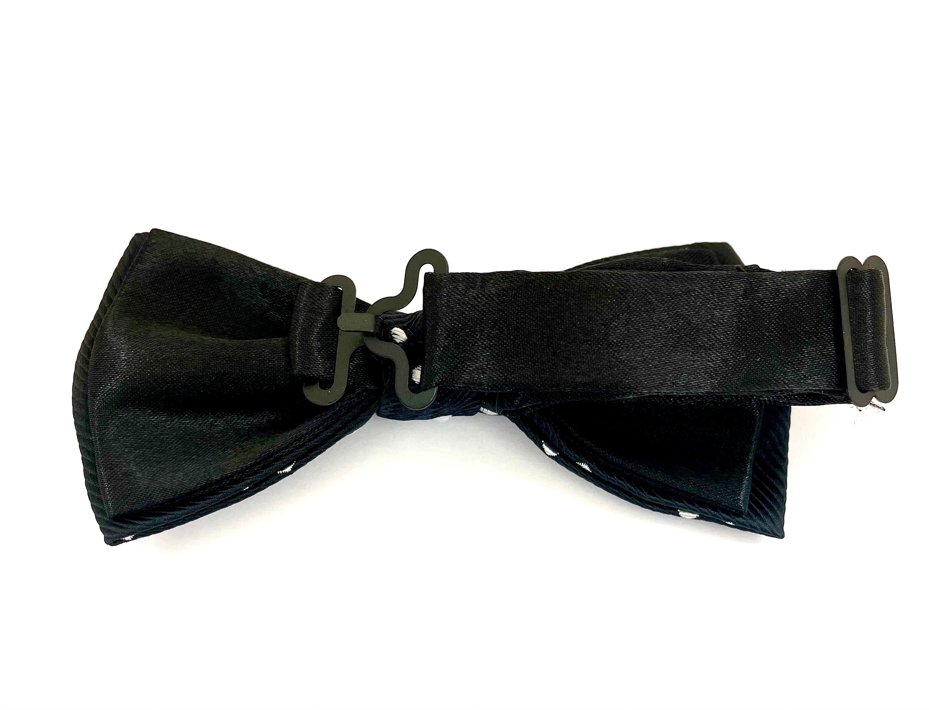Bowtie Classic - White Dots